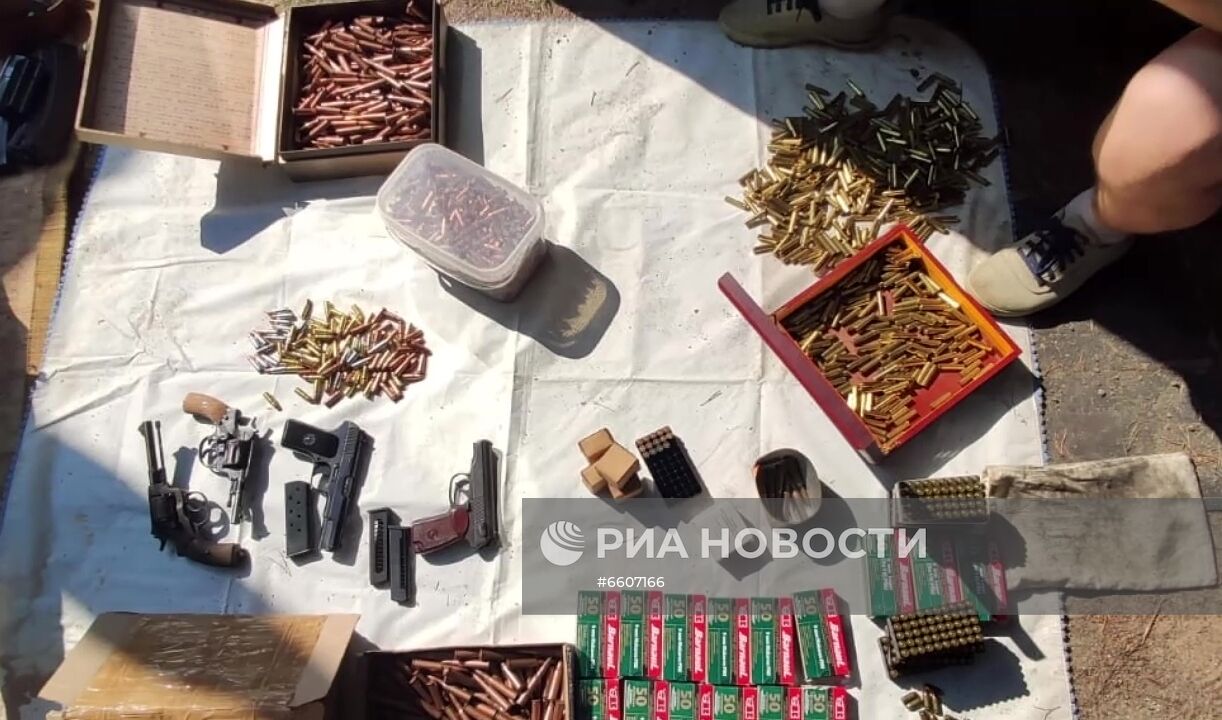 ФСБ РФ пресекла деятельность преступной группы по незаконному обороту оружия