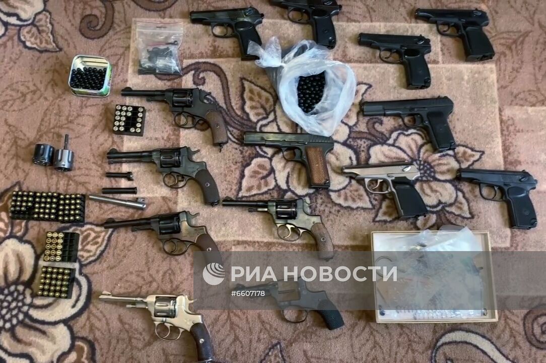 ФСБ РФ пресекла деятельность преступной группы по незаконному обороту оружия