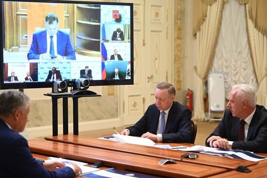 Президент РФ В. Путин провел совещание о развитии Санкт-Петербургского транспортного узла