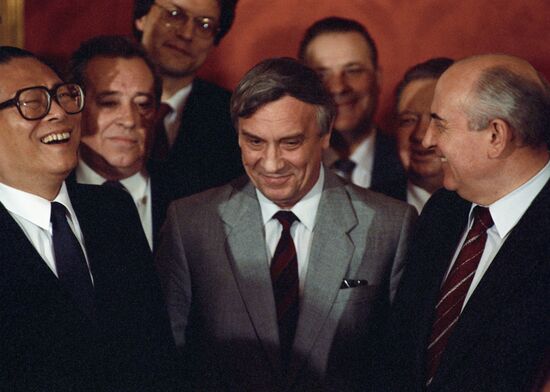 Визит Цзян Цзэминя в СССР