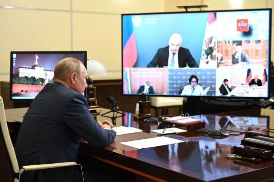 Президент РФ В. Путин провел совещание по экономическим вопросам