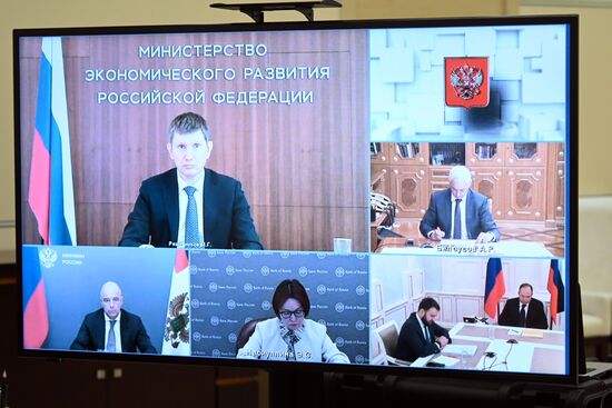 Президент РФ В. Путин провел совещание по экономическим вопросам