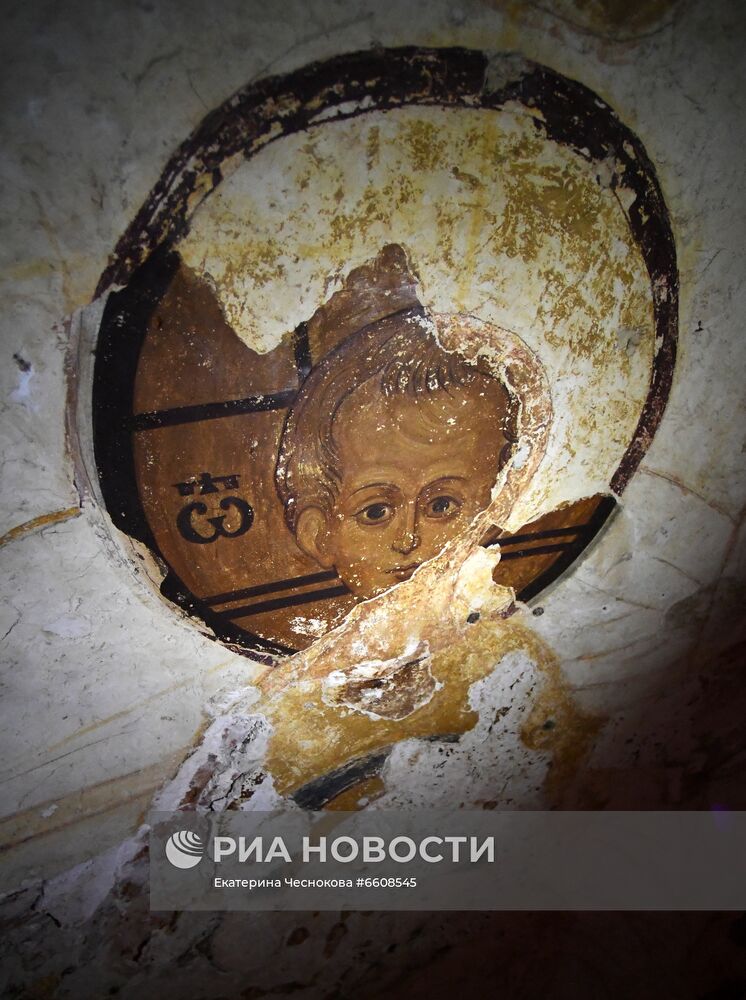 Реставрационные работы на территории Новодевичьего монастыря
