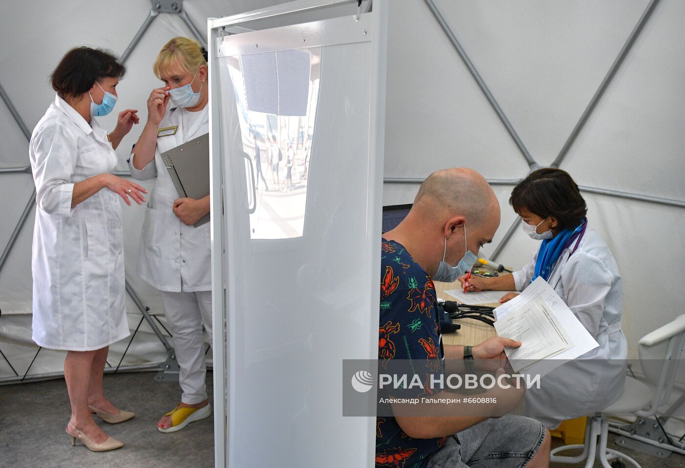 Открытие пункта вакцинации от Covid-19 в Парке 300-летия Санкт-Петербурга