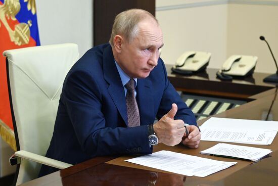 Президент РФ В. Путин принял участие в церемонии запуска железнодорожного движения по второму Байкальскому тоннелю
