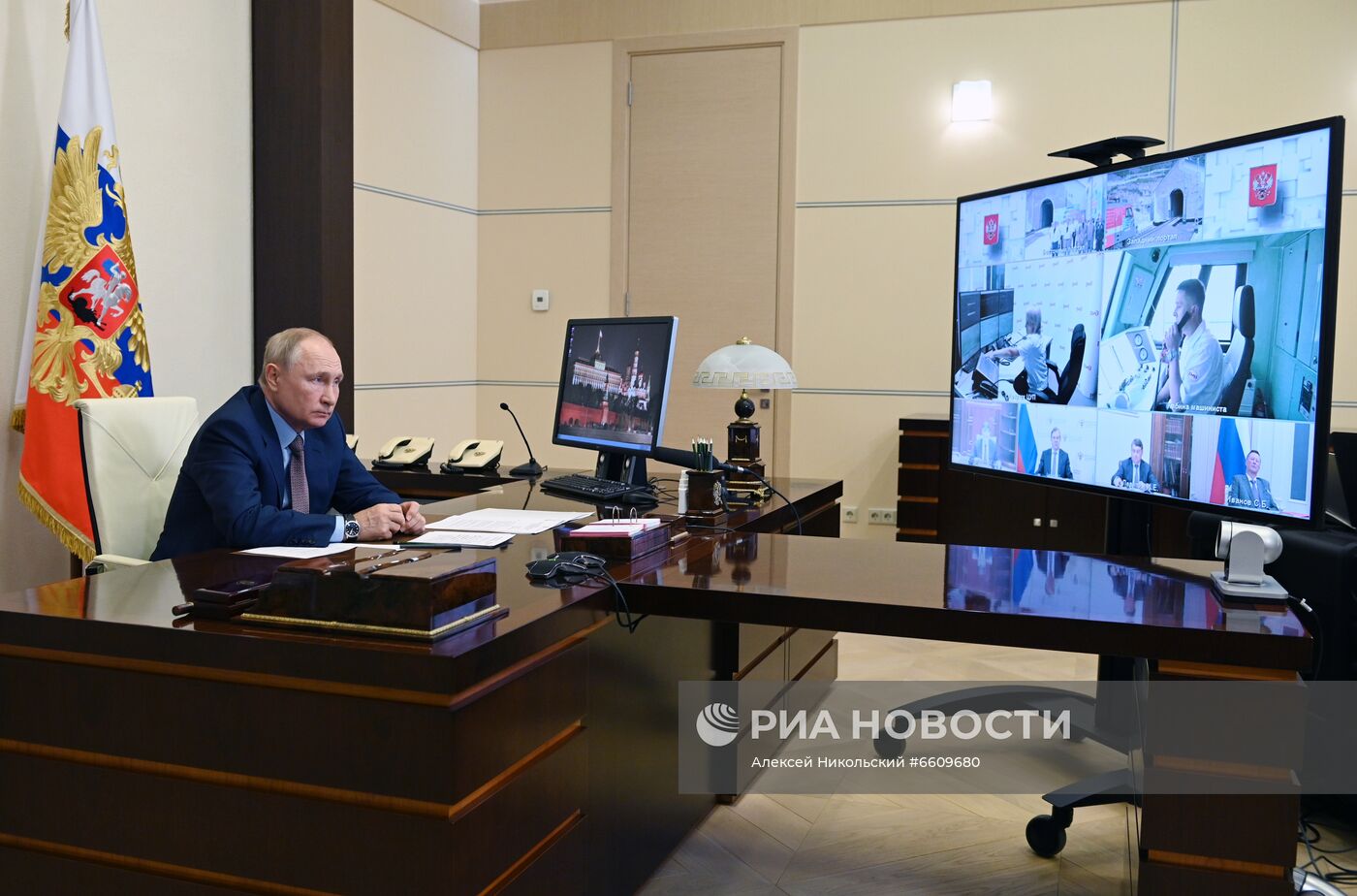 Президент РФ В. Путин принял участие в церемонии запуска железнодорожного движения по второму Байкальскому тоннелю