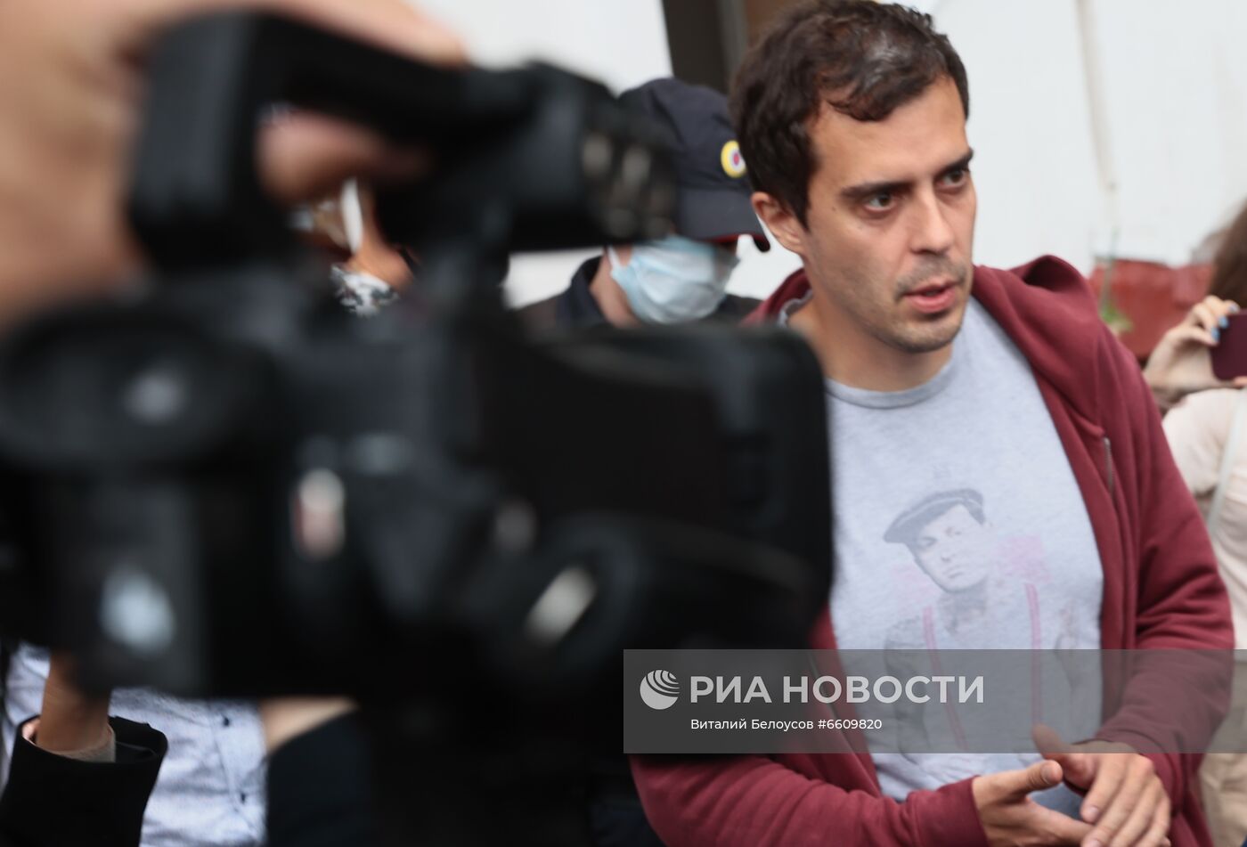 Обыски в квартире журналиста Р. Доброхотова в Москве