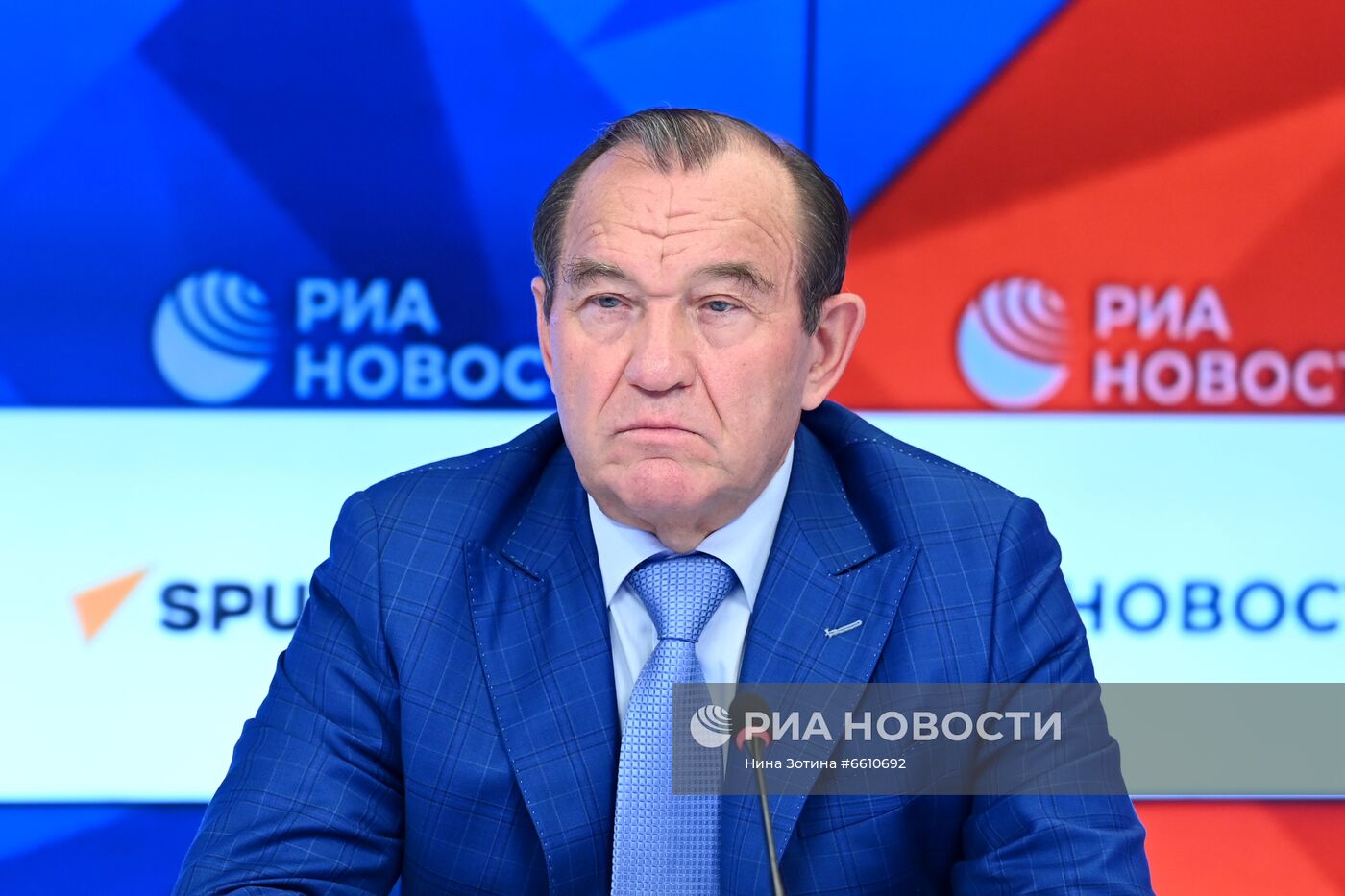 Онлайн-конференция заместителя мэра Москвы по вопросам ЖКХ и благоустройства Петра Бирюкова