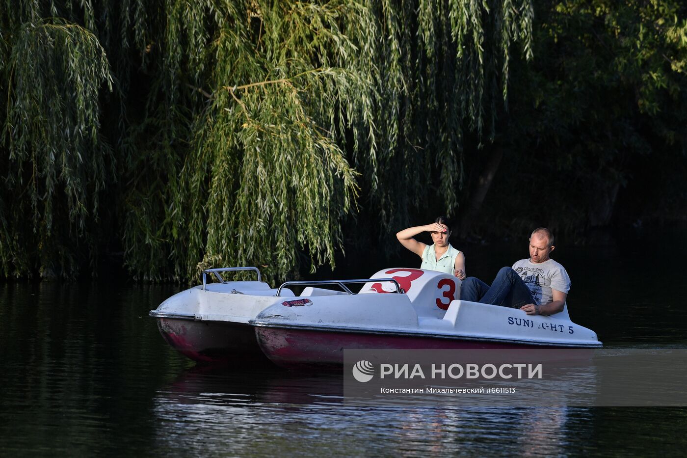 Отдых горожан в парке им. Гагарина в Симферополе
