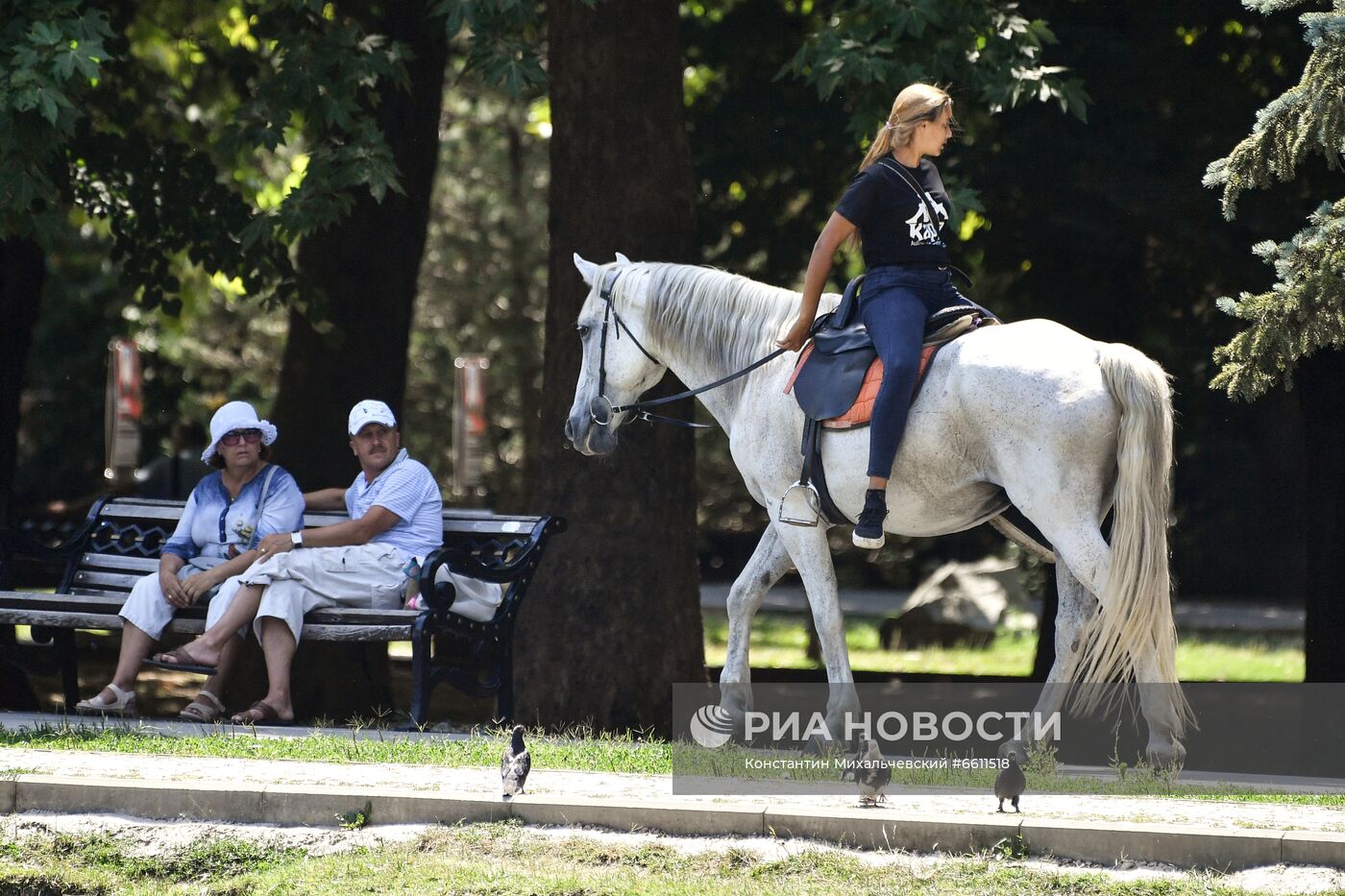 Отдых горожан в парке им. Гагарина в Симферополе