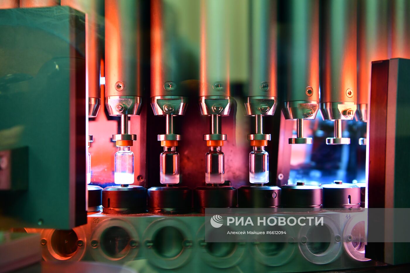 Запуск производства вакцины "ЭпиВакКорона" для профилактики COVID-19 в Подмосковье  