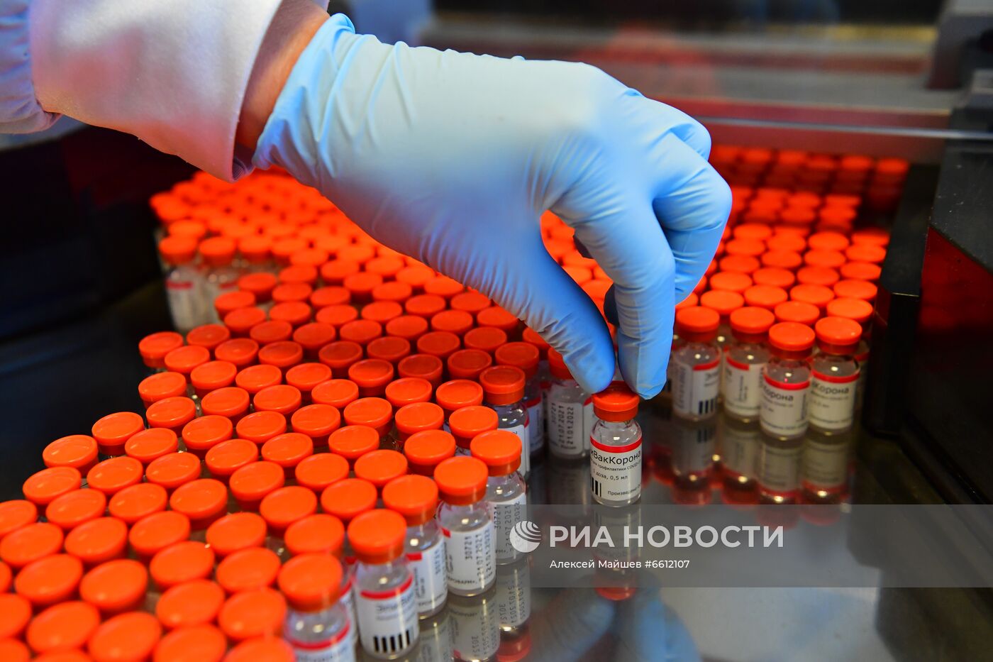 Запуск производства вакцины "ЭпиВакКорона" для профилактики COVID-19 в Подмосковье  