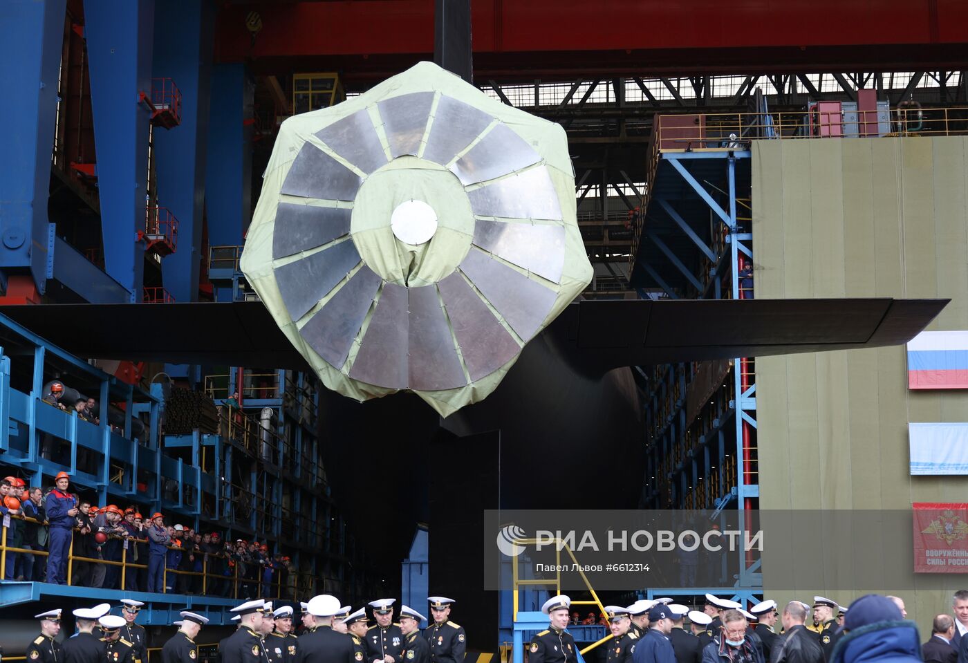 Спуск на воду атомной подводной лодки "Красноярск" в Северодвинске