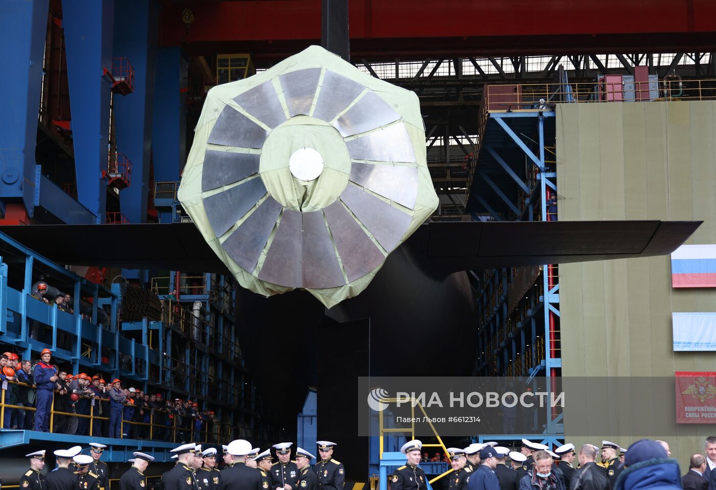 Спуск на воду атомной подводной лодки "Красноярск" в Северодвинске