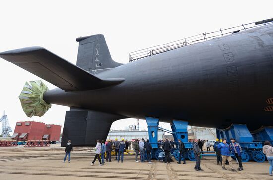 Спуск на воду атомной подводной лодки "Красноярск" в Северодвинске