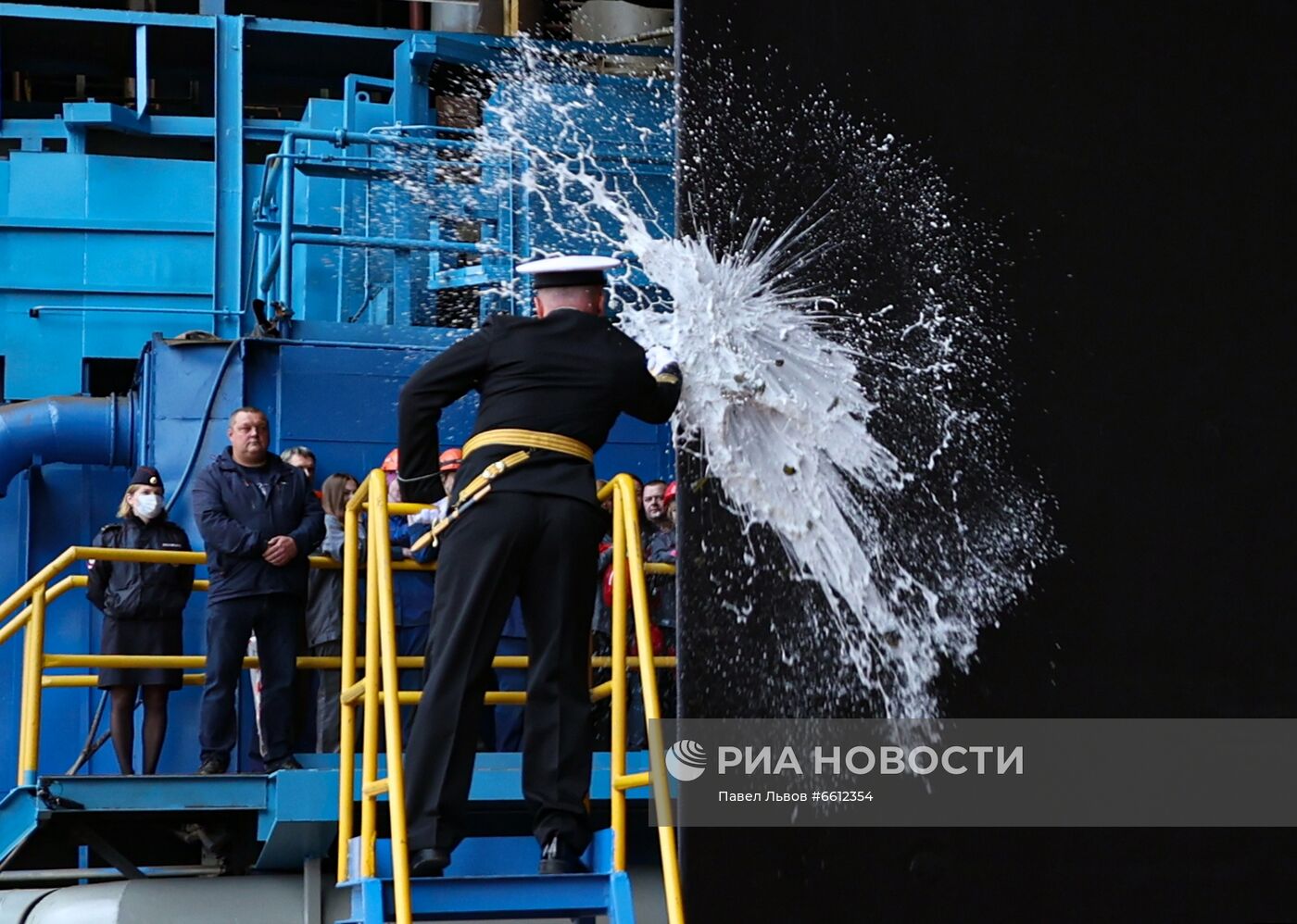 Спуск на воду атомной подводной лодки "Красноярск" в Северодвинске