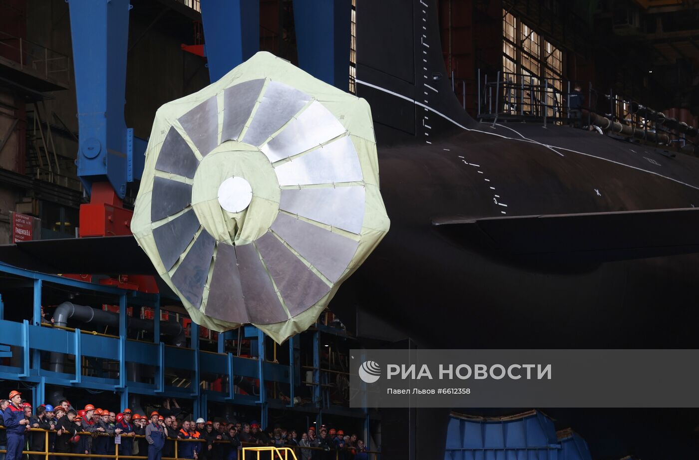 Спуск на воду атомной подводной лодки "Красноярск" в Северодвинске