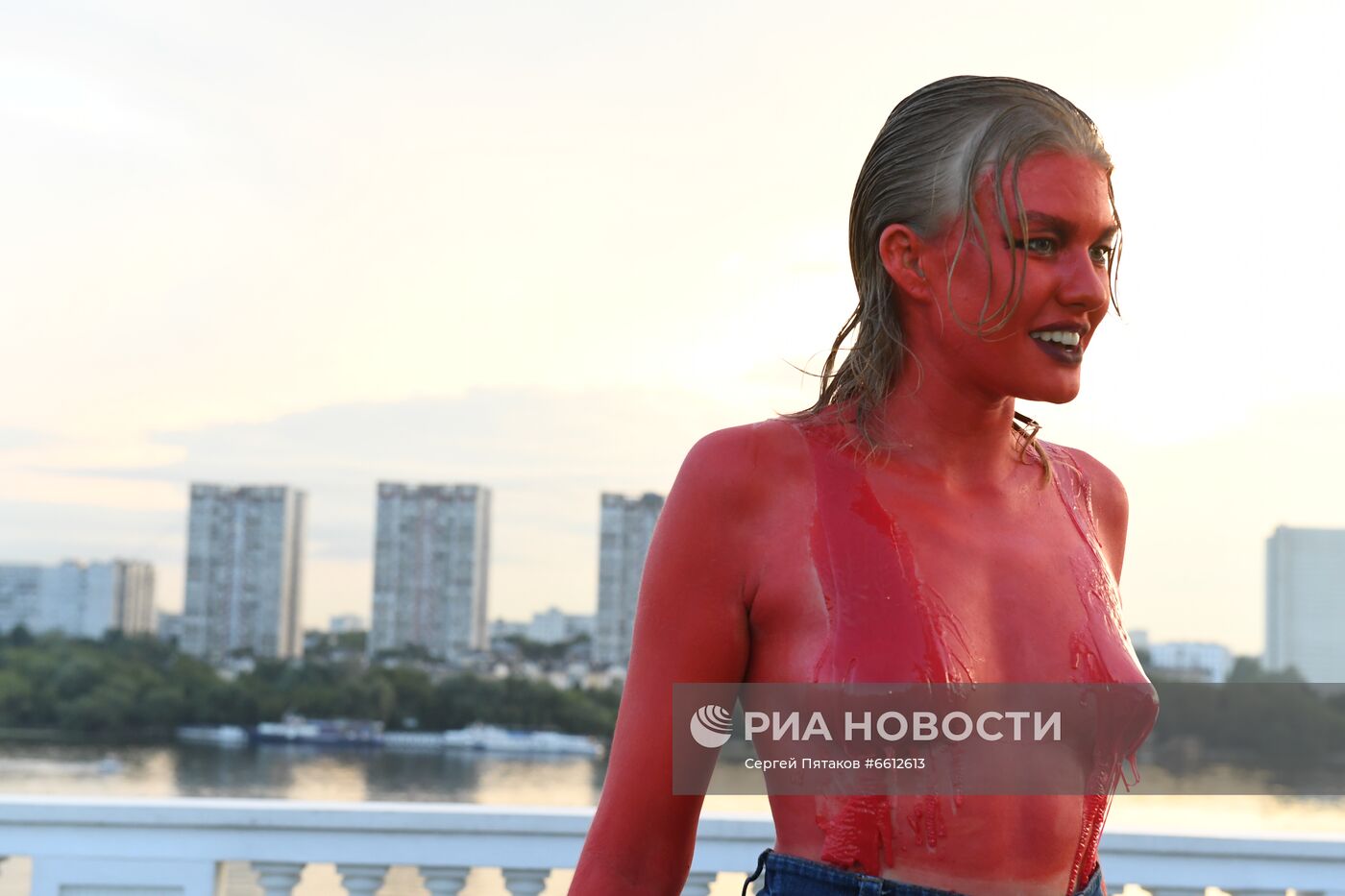 Дизайнер У. Добровская представила свою коллекцию одежды для московского метро