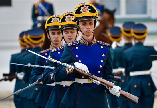 Церемония развода пеших и конных караулов Президентского полка ФСО России  