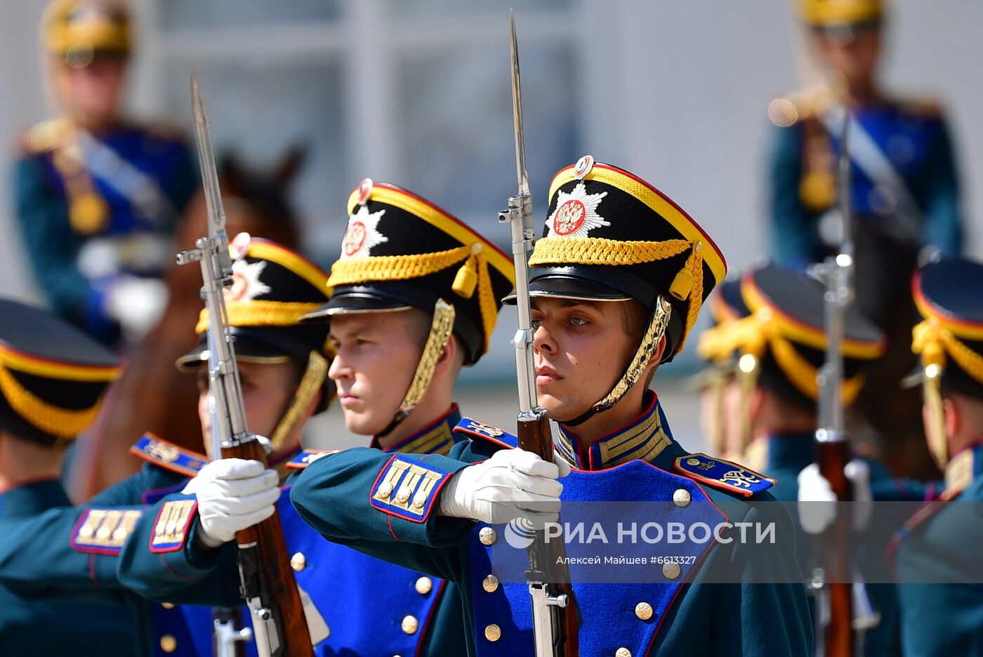 Церемония развода караулов президентского полка