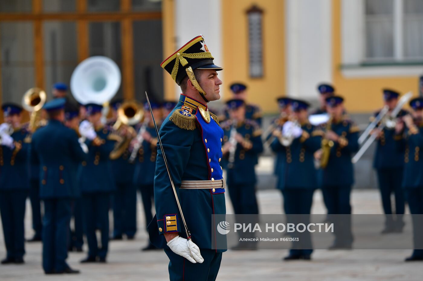 Церемония развода караулов президентского полка