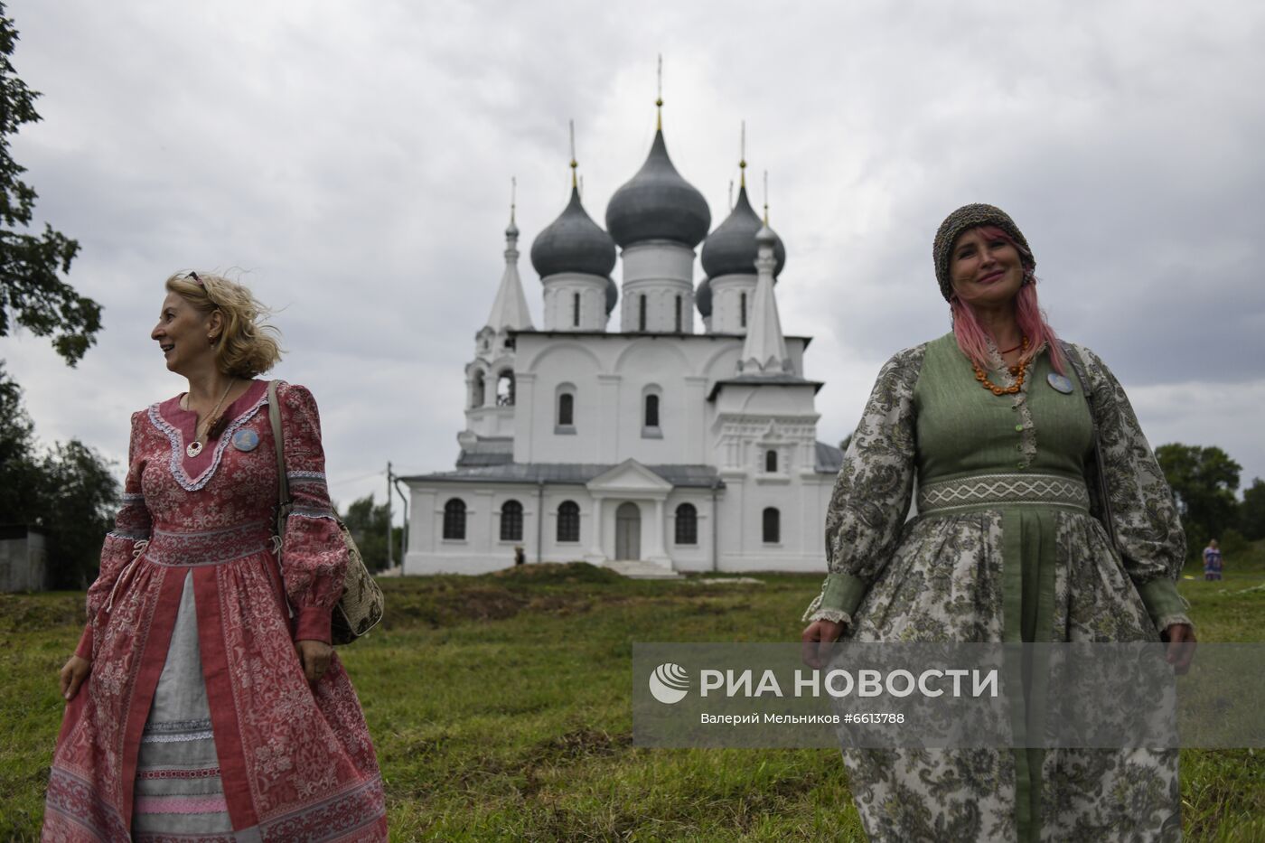 Крестный ход с иконой Всемилостивого Спаса