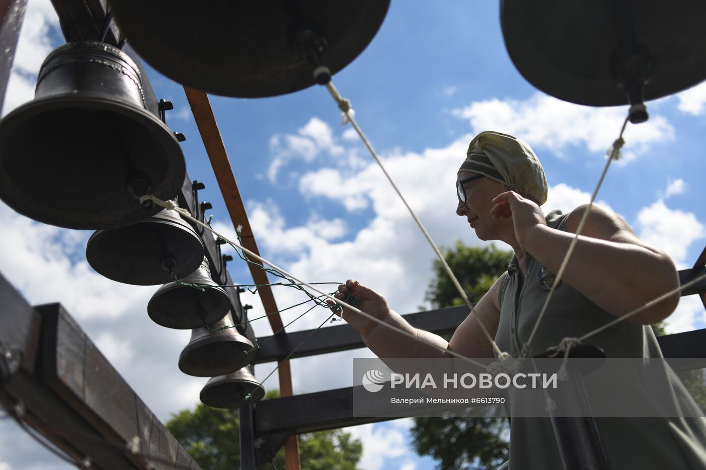 Крестный ход с иконой Всемилостивого Спаса