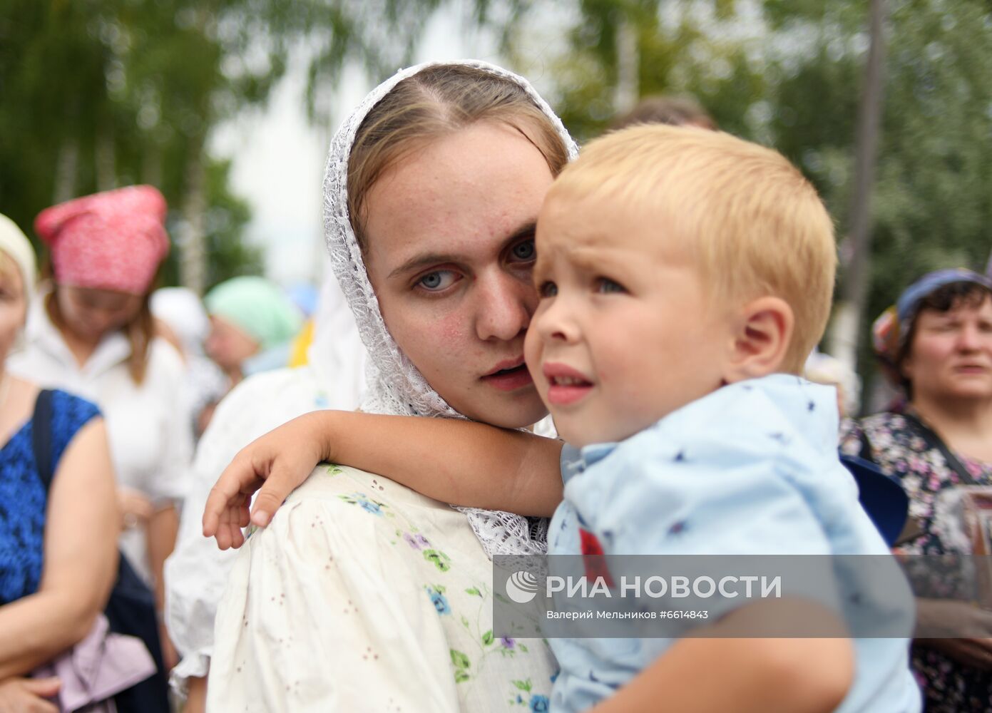 Крестный ход с иконой Всемилостивого Спаса