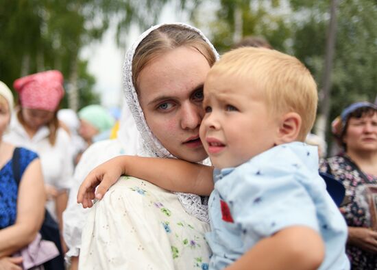 Крестный ход с иконой Всемилостивого Спаса