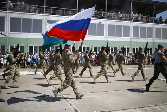 Празднование Дня ВДВ в регионах России