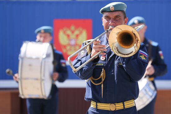 Празднование Дня ВДВ в регионах России