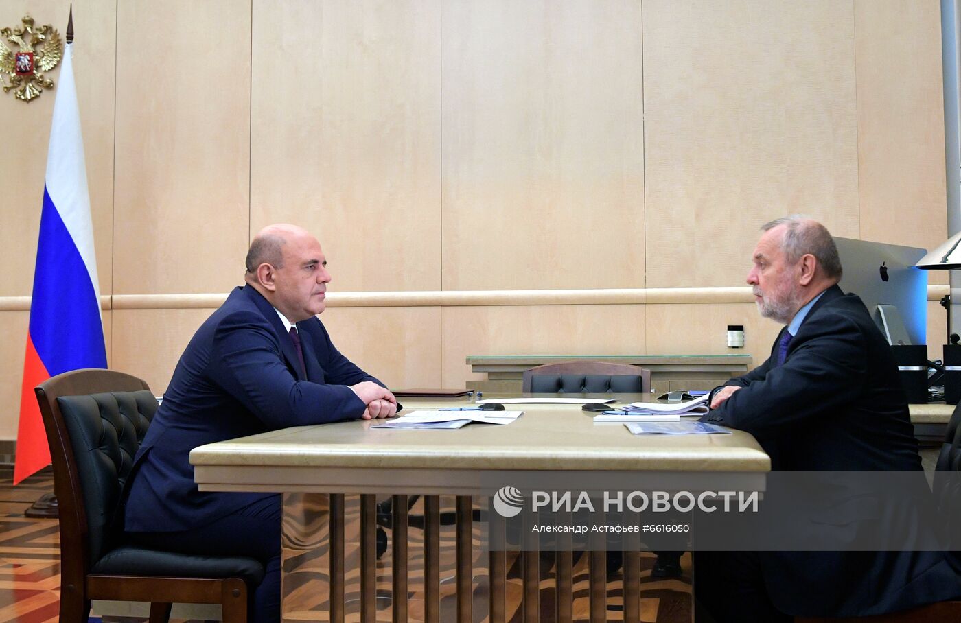 Премьер-министр РФ М. Мишустин встретился с главой Пенсионного фонда РФ А. Кигимом