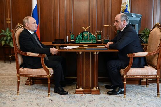 Президент РФ В. Путин встретился с главой Карачаево-Черкесии Р. Темрезовым