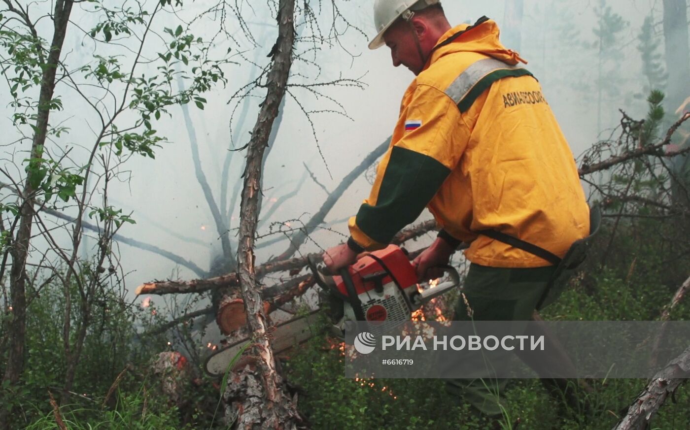 Тушение лесных пожаров в Якутии