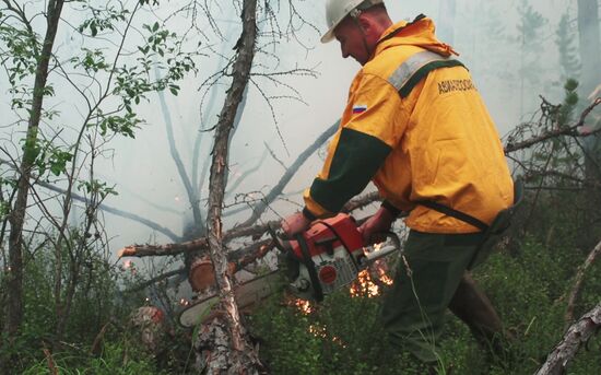 Тушение лесных пожаров в Якутии