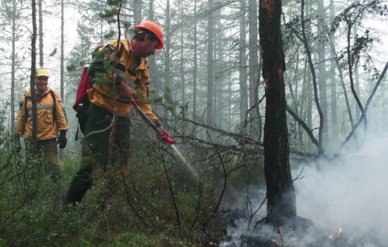 Тушение лесных пожаров в Якутии