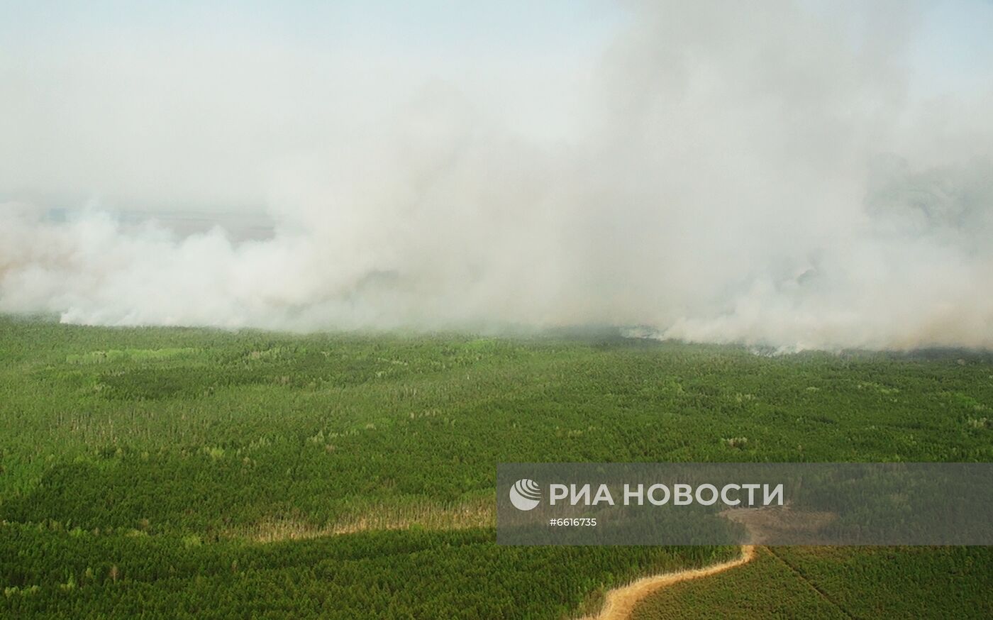 Тушение лесных пожаров в Якутии