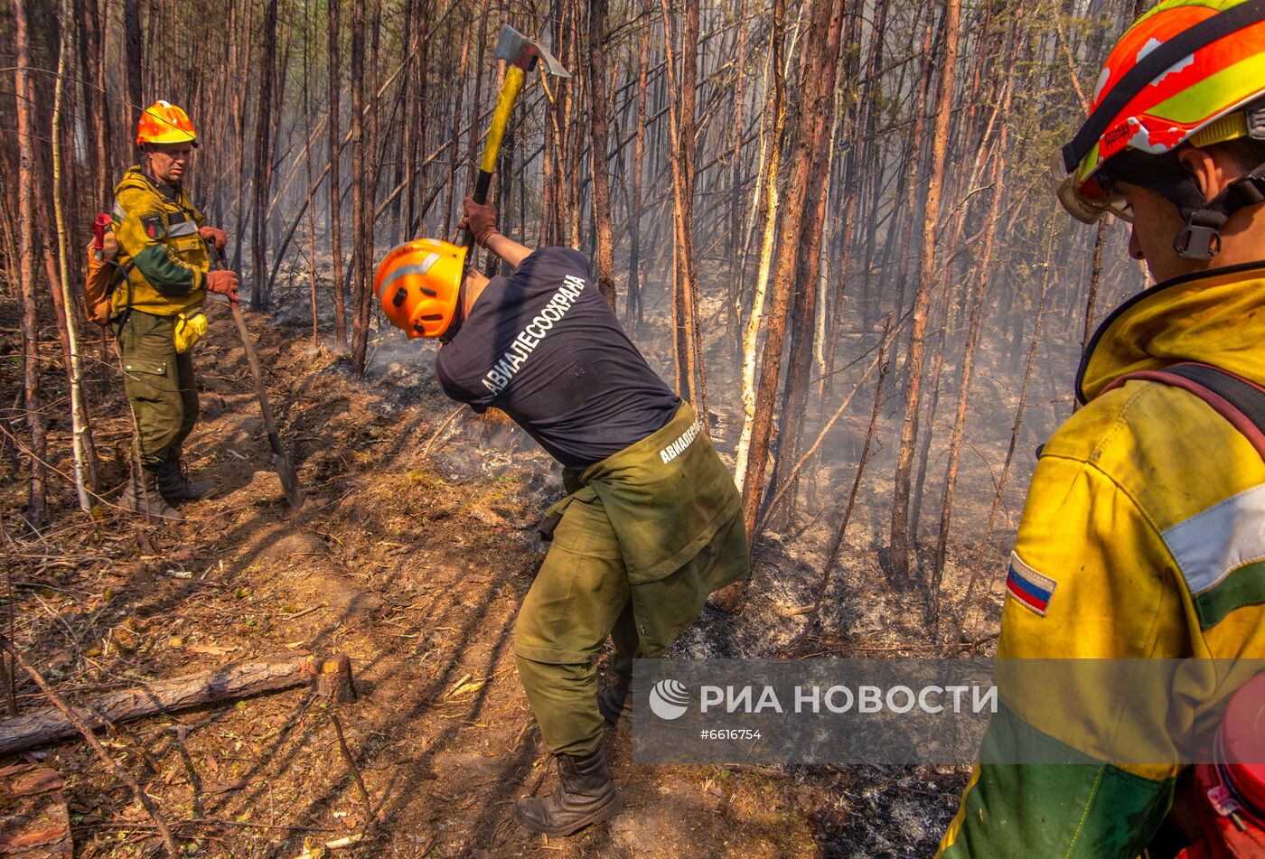 Тушение лесных пожаров в Якутии