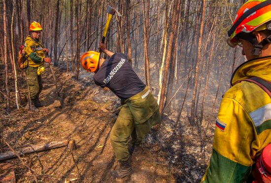 Тушение лесных пожаров в Якутии