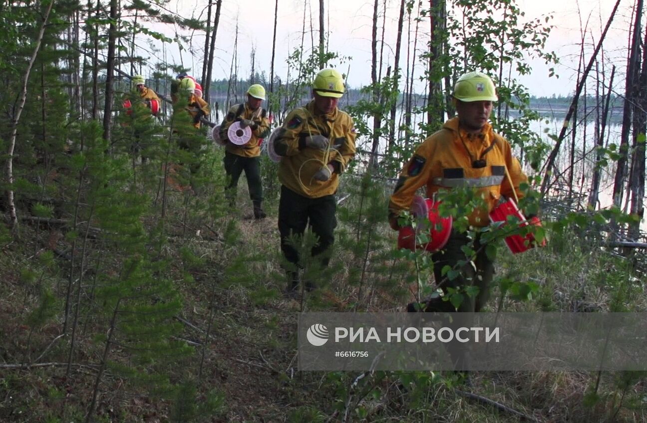 Тушение лесных пожаров в Якутии