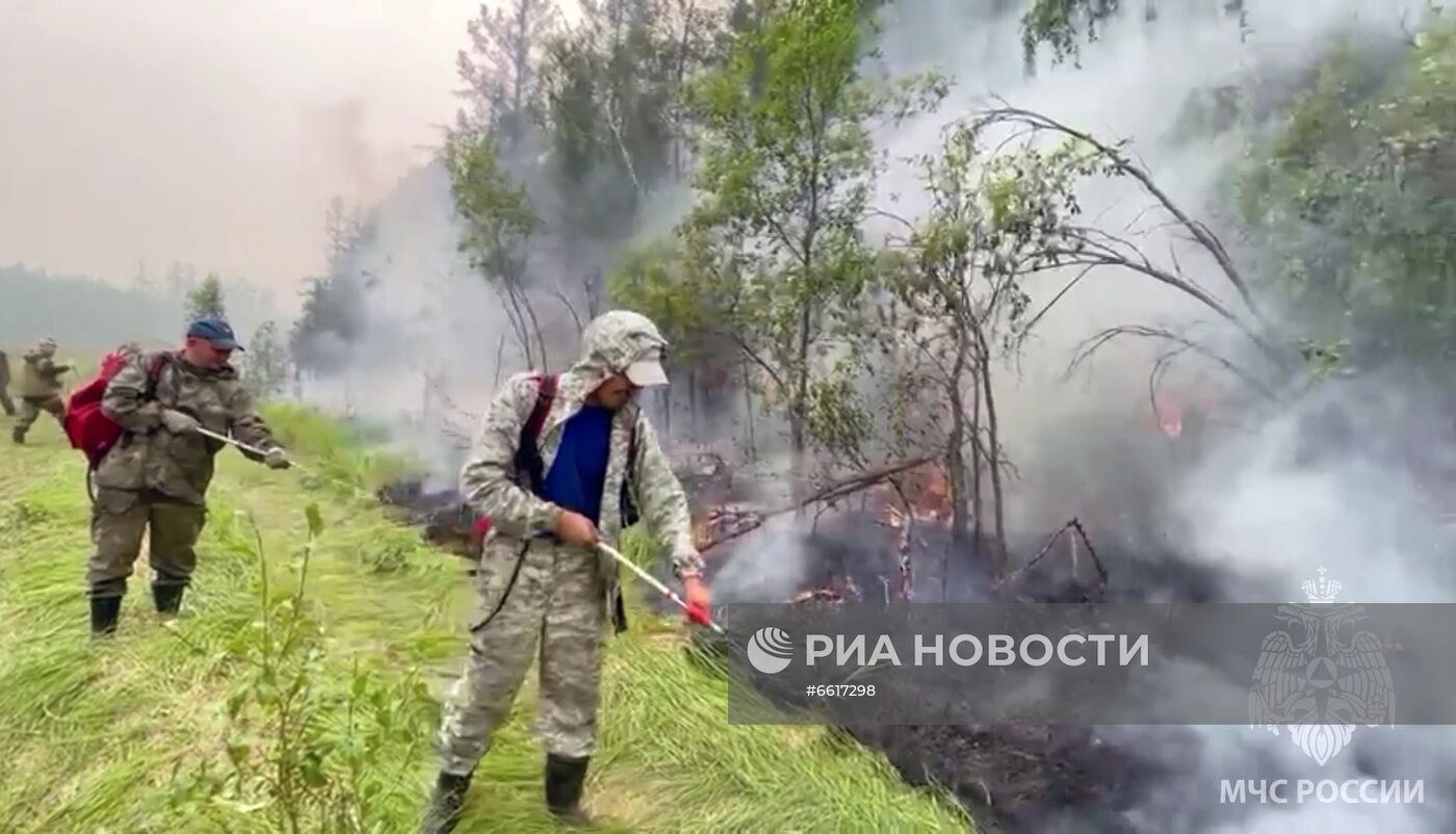 Тушение лесных пожаров в Якутии