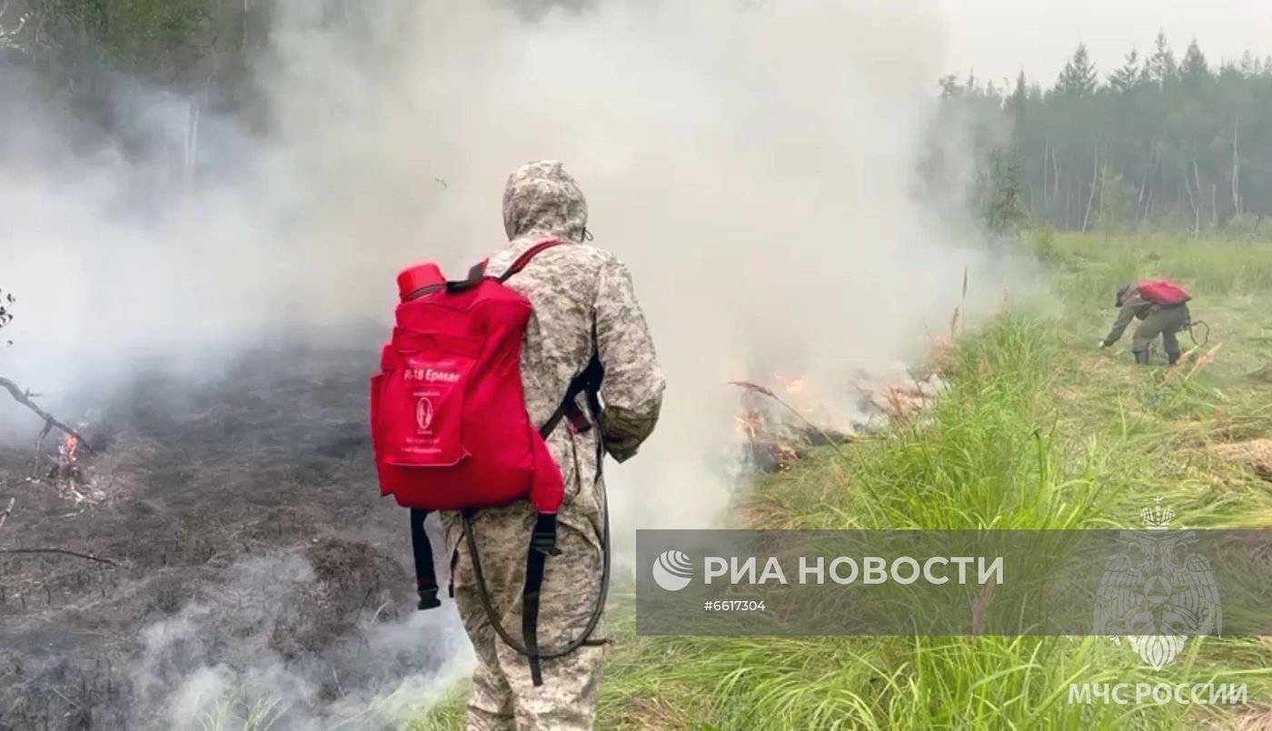 Тушение лесных пожаров в Якутии