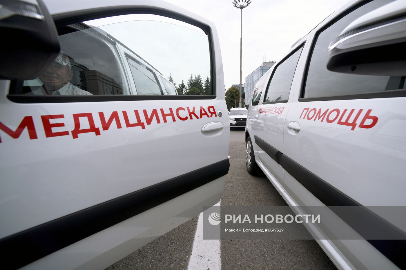 Передача автомобилей скорой помощи медицинским учреждениям Казани