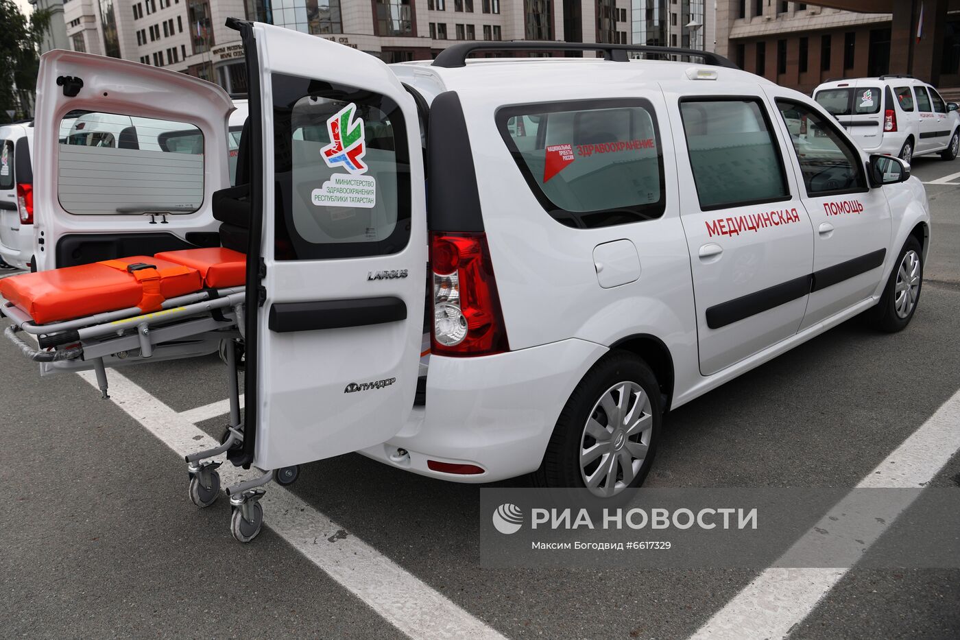 Передача автомобилей скорой помощи медицинским учреждениям Казани