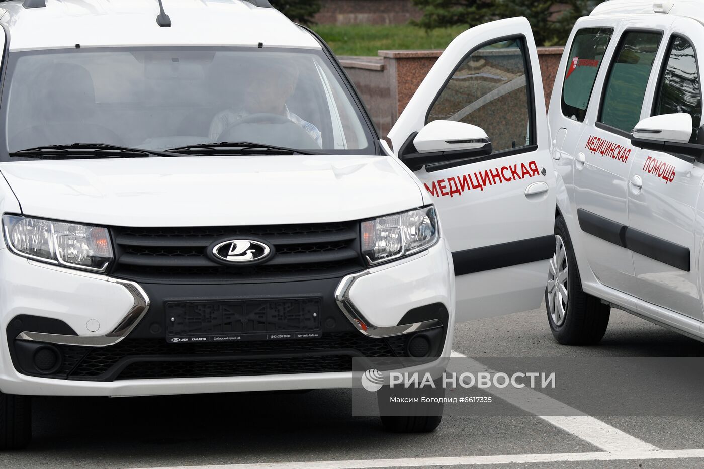 Передача автомобилей скорой помощи медицинским учреждениям Казани