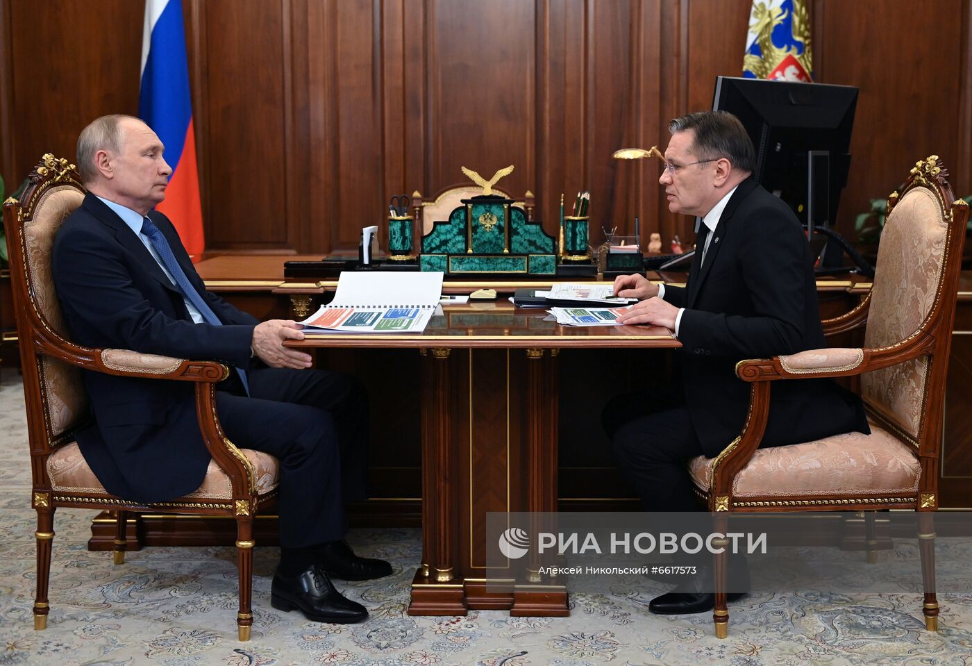 Президент РФ В. Путин встретился с руководителем ГК "Росатом" А. Лихачевым