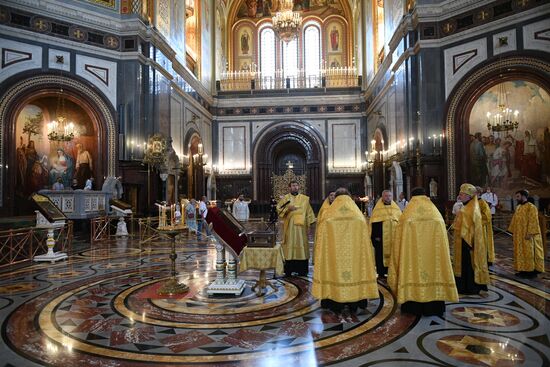 Возвращение ковчега с частицей мощей Александра Невского в Храм Христа Спасителя