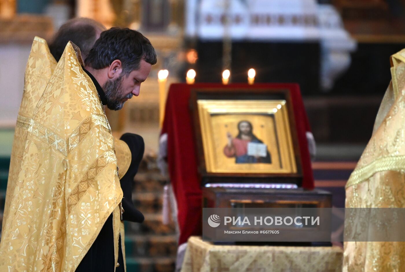 Возвращение ковчега с частицей мощей Александра Невского в Храм Христа Спасителя