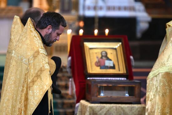 Возвращение ковчега с частицей мощей Александра Невского в Храм Христа Спасителя