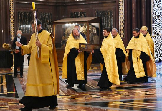 Возвращение ковчега с частицей мощей Александра Невского в Храм Христа Спасителя